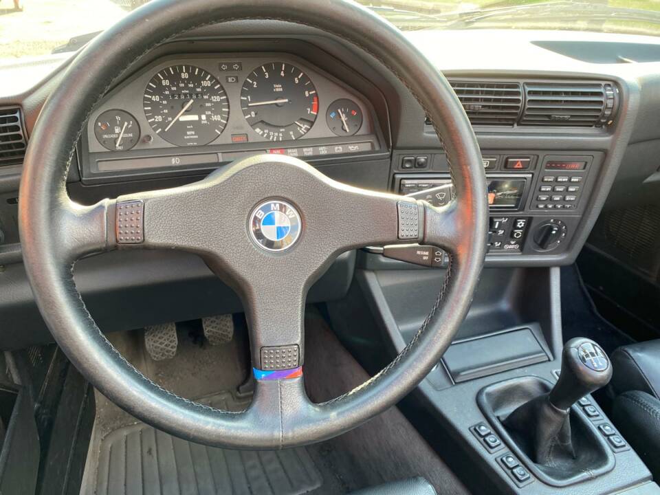 Bild 6/6 von BMW 325i (1990)