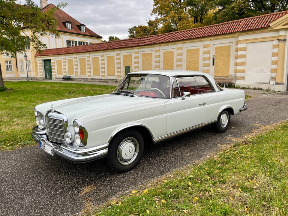 Image 14/75 of Mercedes-Benz 280 SE 3,5 (1971)