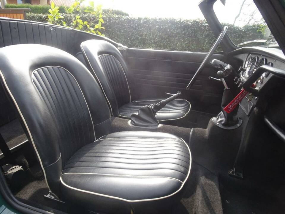 Image 30/49 of Triumph Spitfire Mk II (1965)