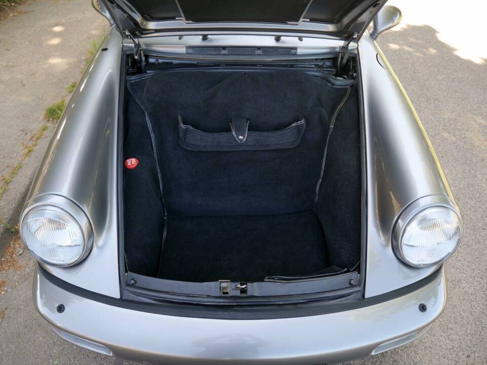 Immagine 26/31 di Porsche 911 Carrera 4 (1989)