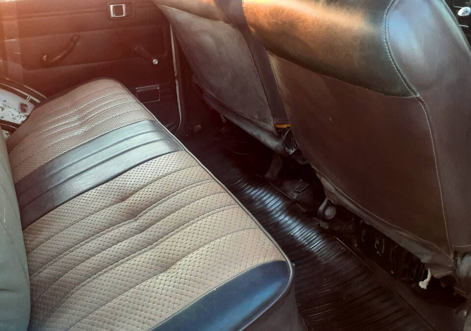 Image 21/61 of Toyota Land Cruiser FJ 62 (1989)