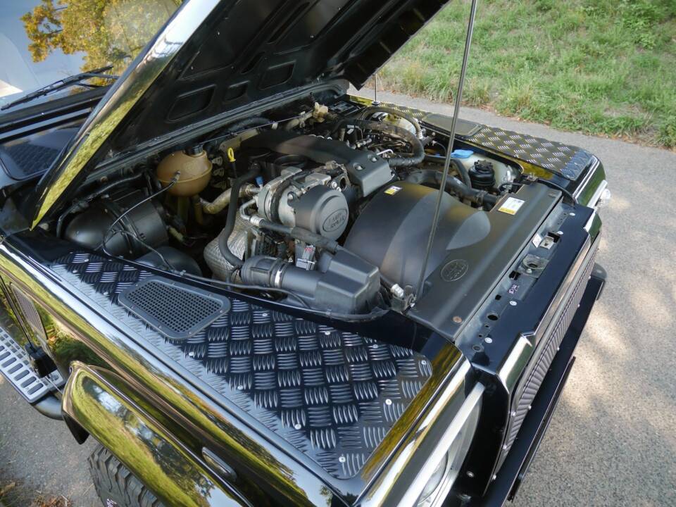 Image 32/50 of Land Rover Defender 110 (1900)