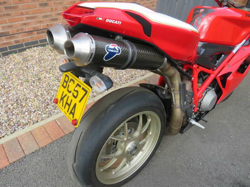 Bild 42/46 von Ducati 1098 R (2008)