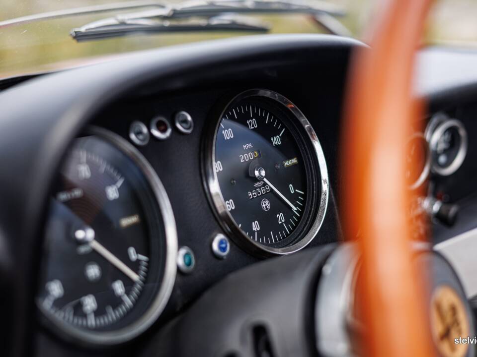 Image 31/44 of Alfa Romeo 1750 Spider Veloce (1969)