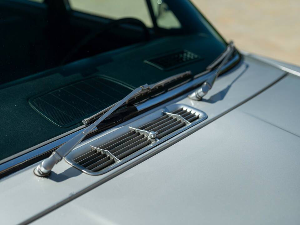 Image 35/50 of Jaguar XJ 6 4.2 (1970)