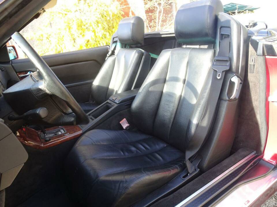 Afbeelding 4/45 van Mercedes-Benz 500 SL (1991)