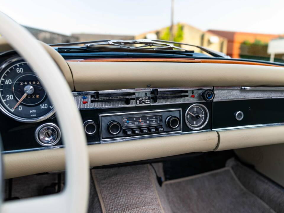 Afbeelding 14/43 van Mercedes-Benz 280 SL (1968)