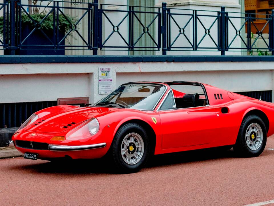 Image 1/30 of Ferrari Dino 246 GTS (1973)