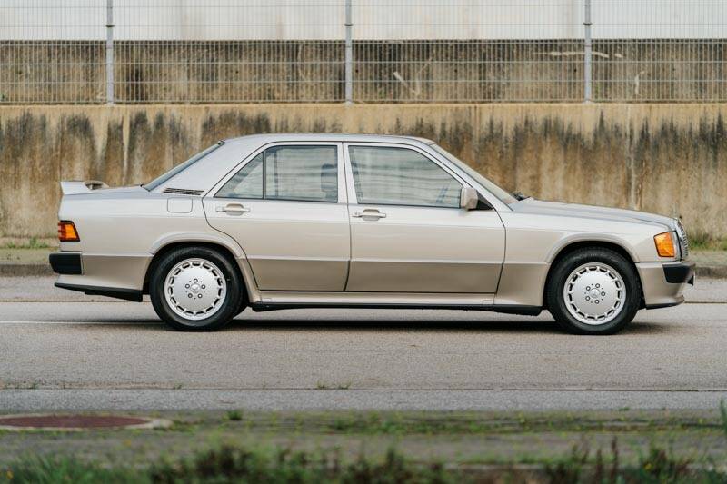 Image 5/69 de Mercedes-Benz 190 E 2.3-16 (1988)