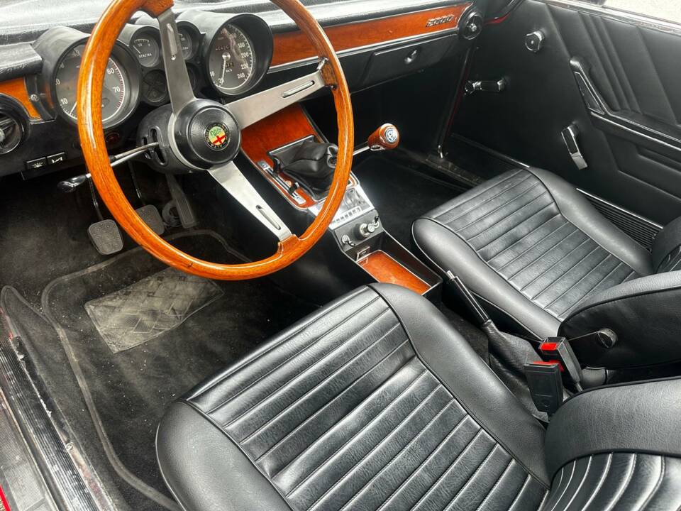 Image 2/11 of Alfa Romeo 2000 Spider Veloce (1974)