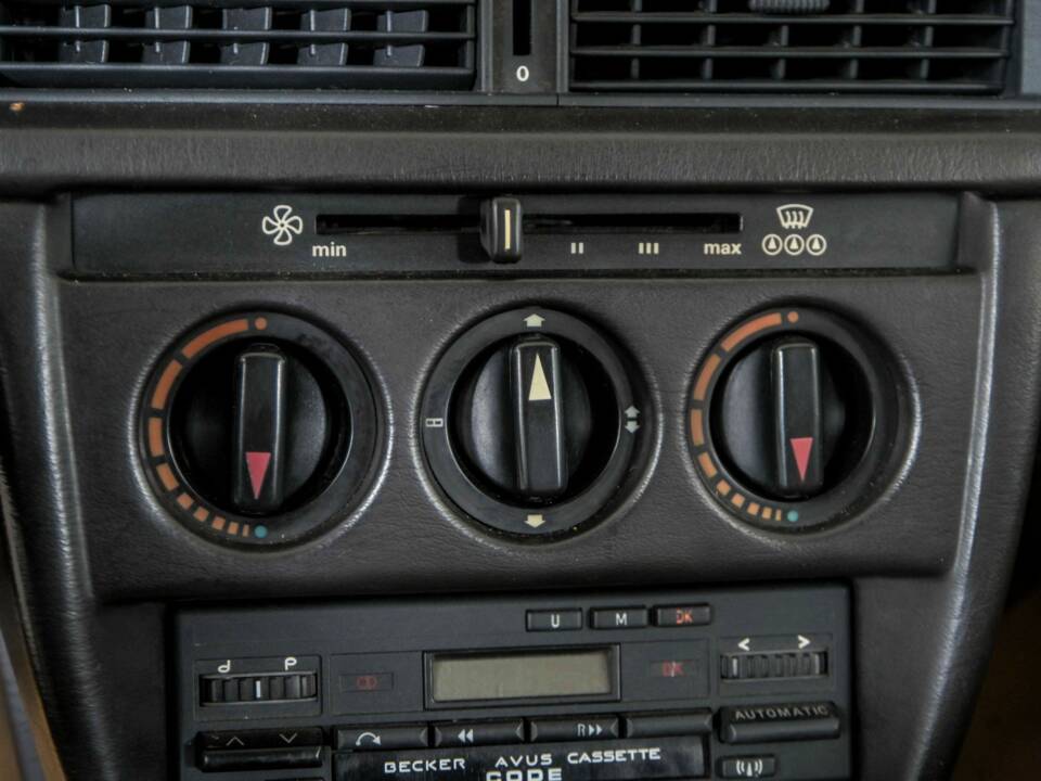 Obraz 24/50 pojazdu Mercedes-Benz 190 D 2.5 (1986)