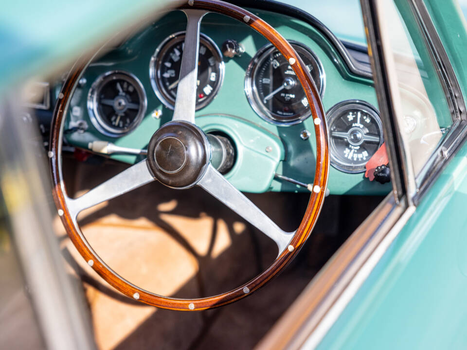 Image 10/50 of Aston Martin DB 2&#x2F;4 Mk III (1958)