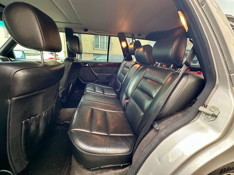 Image 10/11 of Mercedes-Benz E 300 Turbodiesel T (1996)