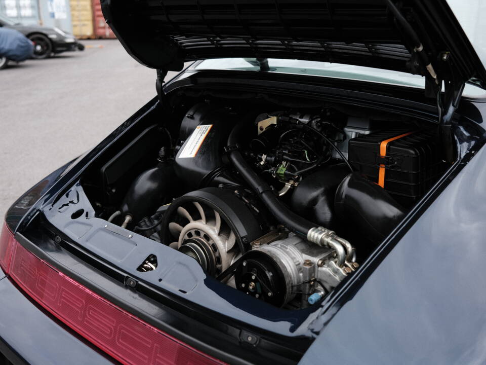 Image 75/97 of Porsche 911 Carrera 4 (1991)