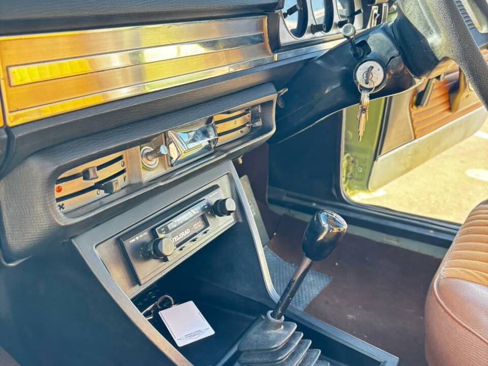 Image 11/55 de Peugeot 504 GL (1979)