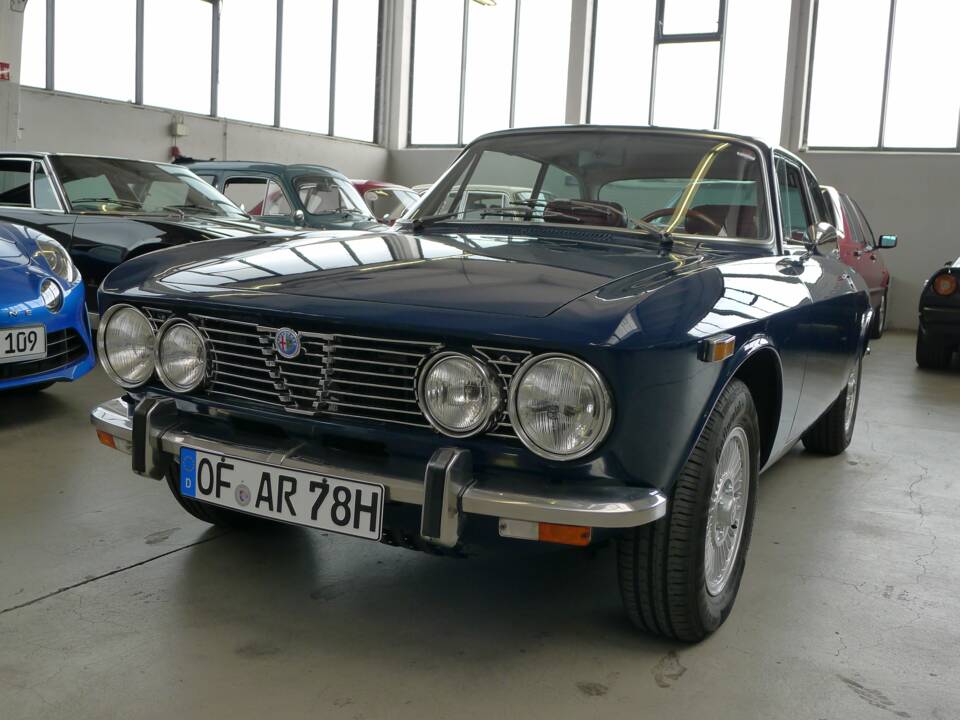 Bild 28/42 von Alfa Romeo 2000 GT Veloce (1975)