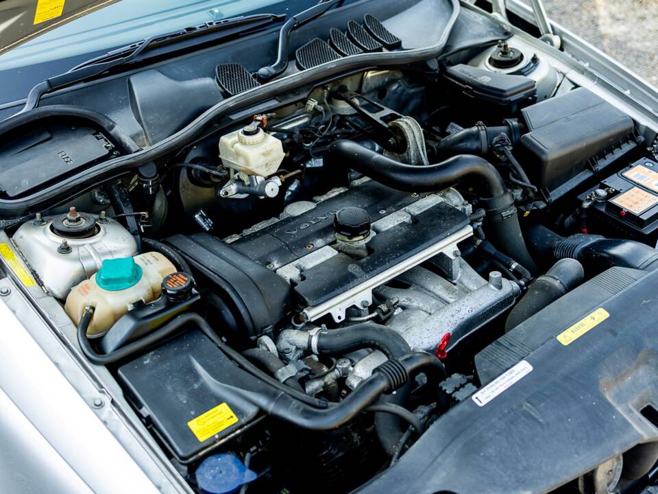 Image 6/48 of Volvo C70 2.0 T (2001)