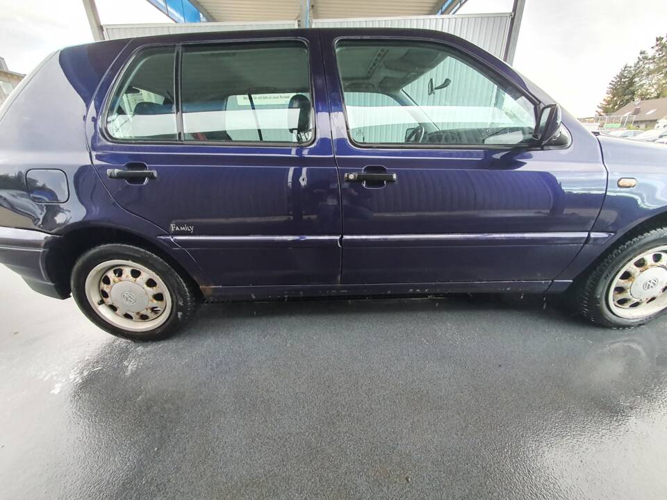 Bild 3/5 von Volkswagen Golf III 1.6 (1997)