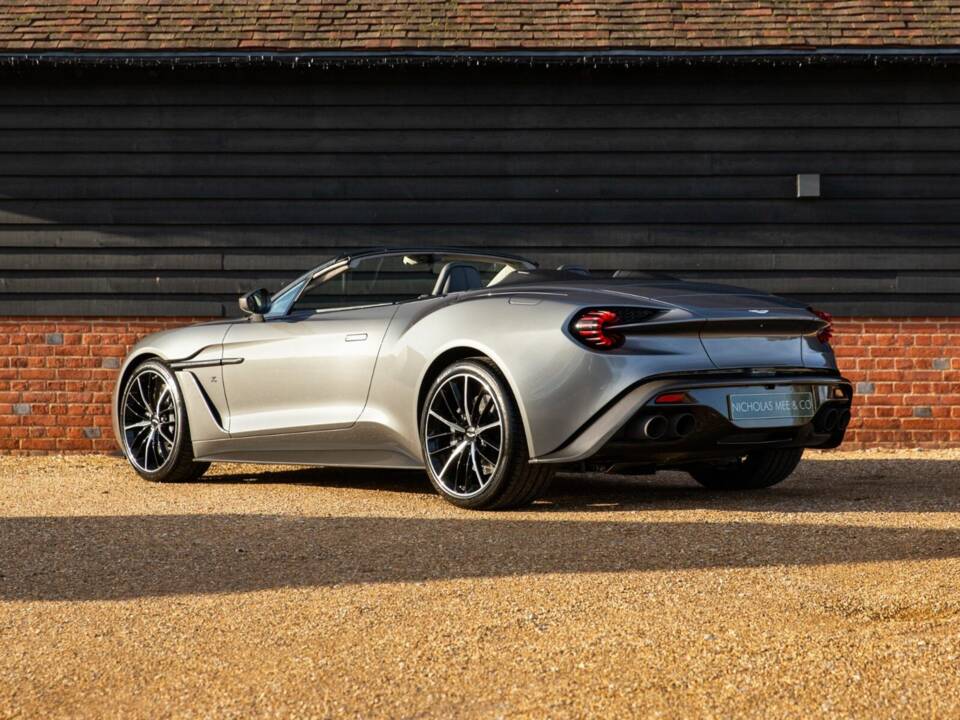 Imagen 4/50 de Aston Martin Vanquish Zagato Volante (2017)