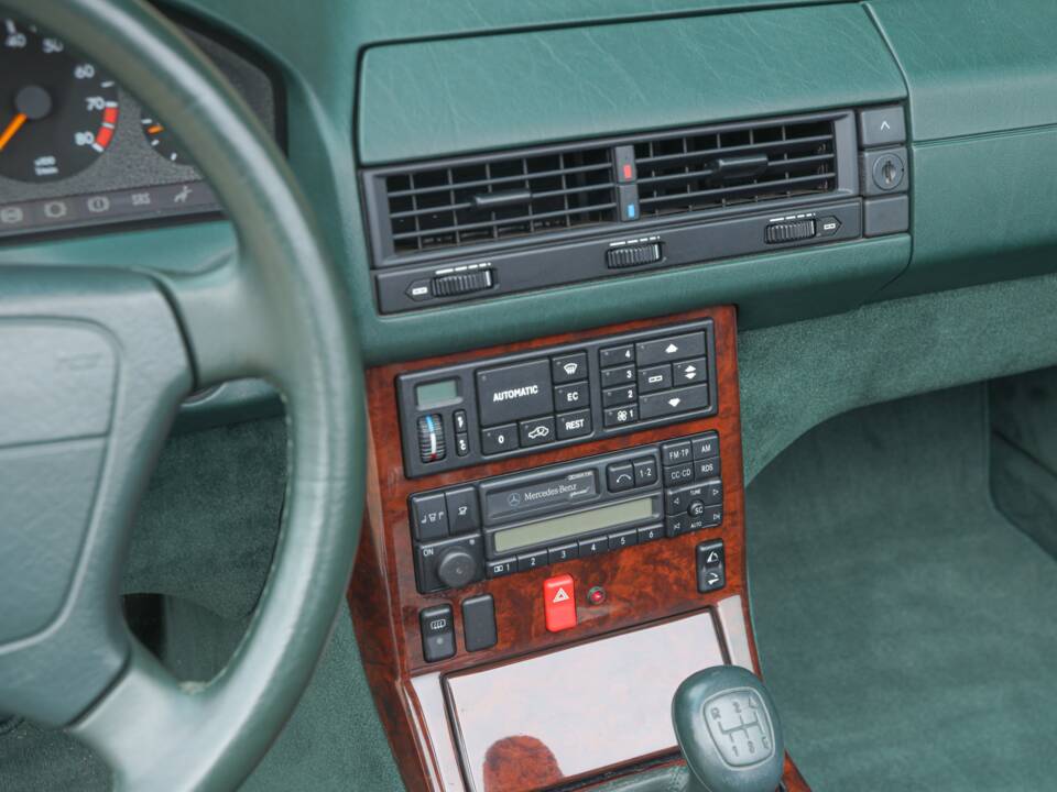Obraz 50/50 pojazdu Mercedes-Benz 300 SL-24 (1992)