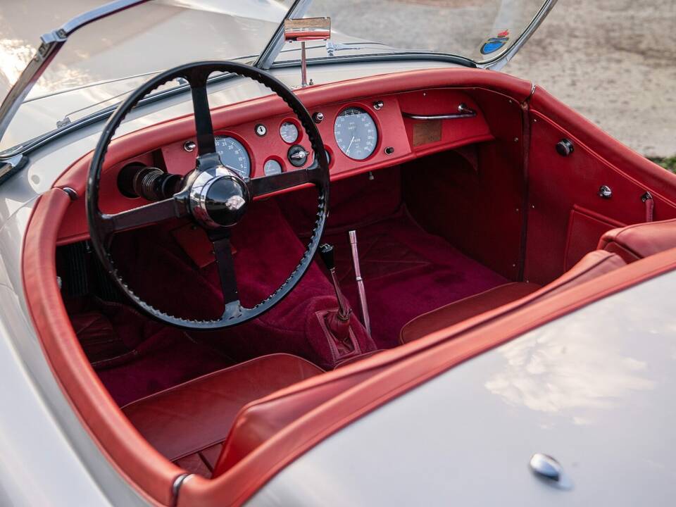 Image 12/20 of Jaguar XK 120 OTS (1950)
