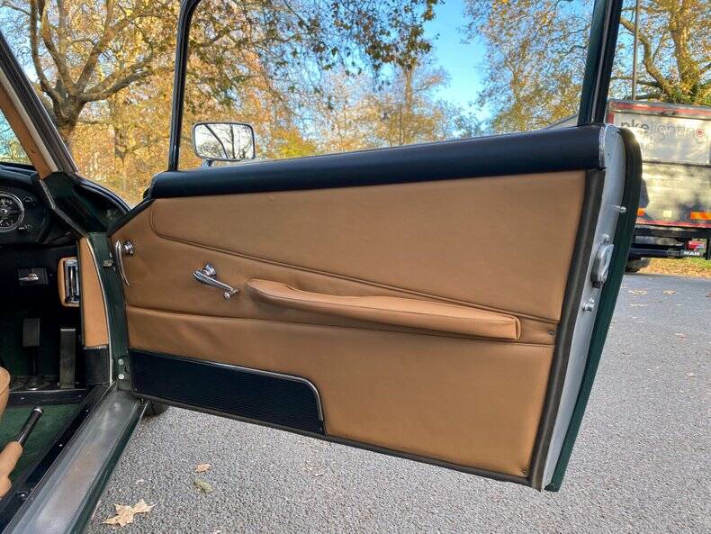 Immagine 30/50 di Aston Martin DB 4 (1963)