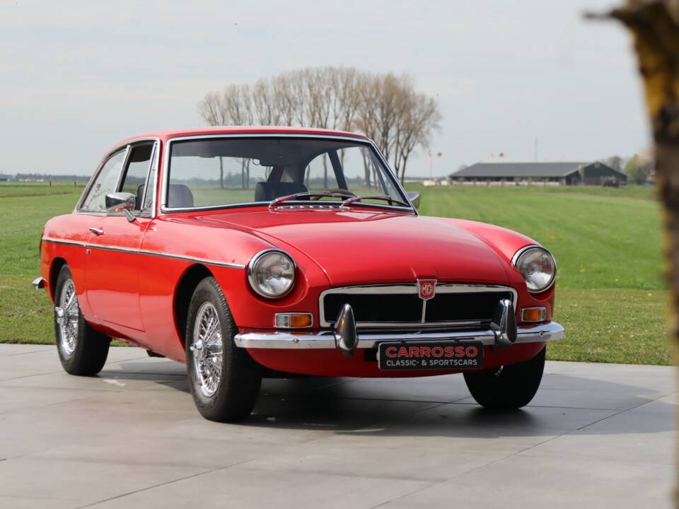 Image 39/50 of MG MGB GT (1974)