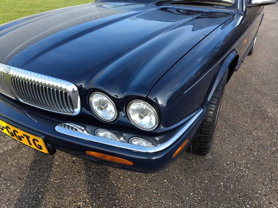 Image 8/71 of Daimler Super V8 (2000)