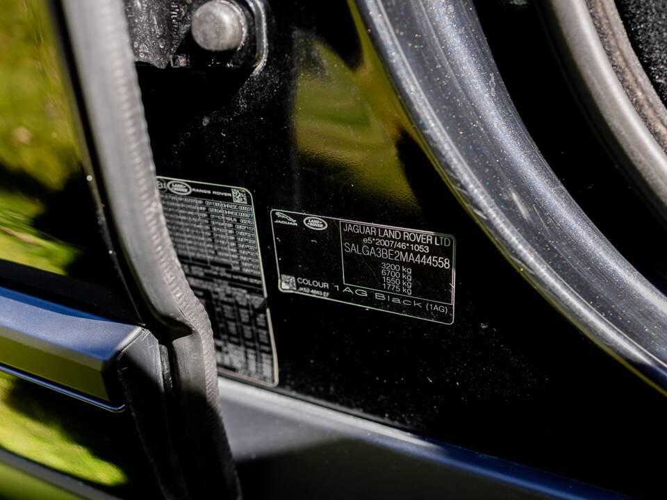 Image 40/49 of Land Rover Range Rover V8 Armoured (2022)