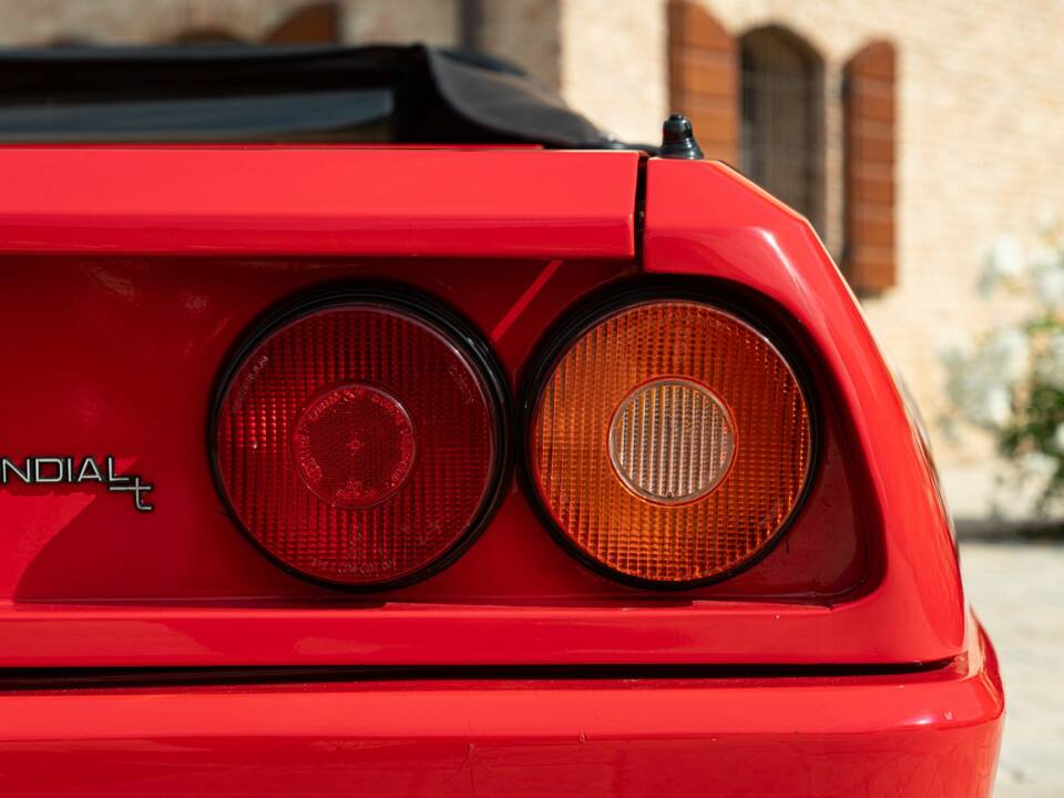 Image 18/50 of Ferrari Mondial T (1991)