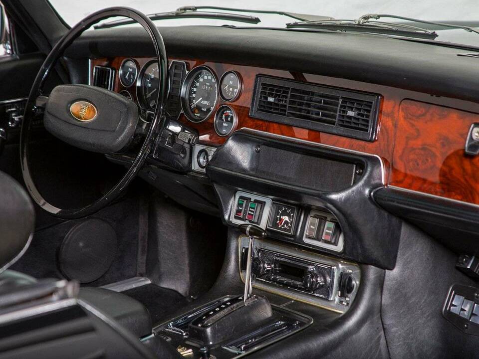 Image 22/31 of Jaguar XJ 5.3 C (1978)