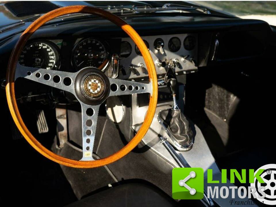 Image 9/10 of Jaguar Type E 3.8 (1963)