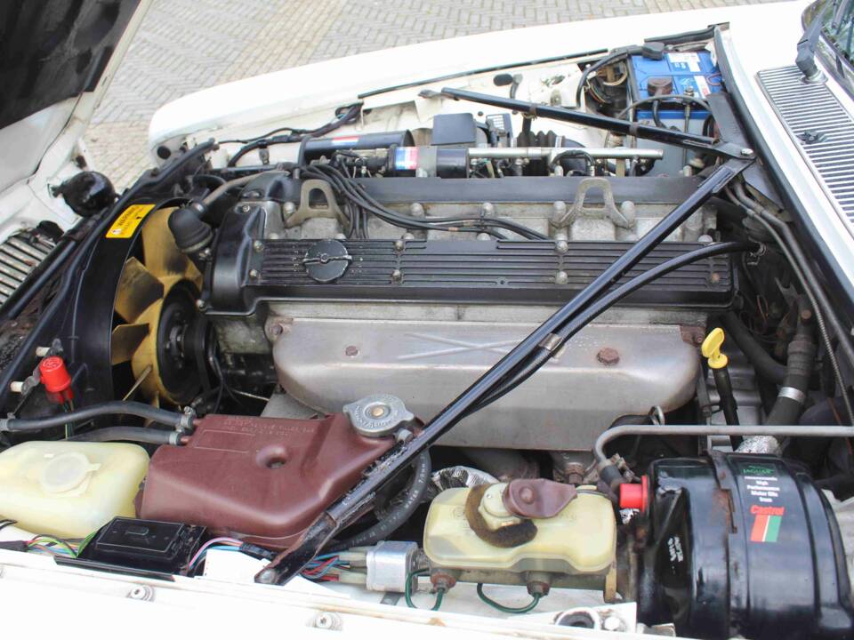 Bild 28/68 von Jaguar XJ 6 4.2 (1985)