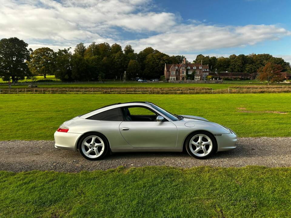 Image 4/54 de Porsche 911 Carrera (2003)