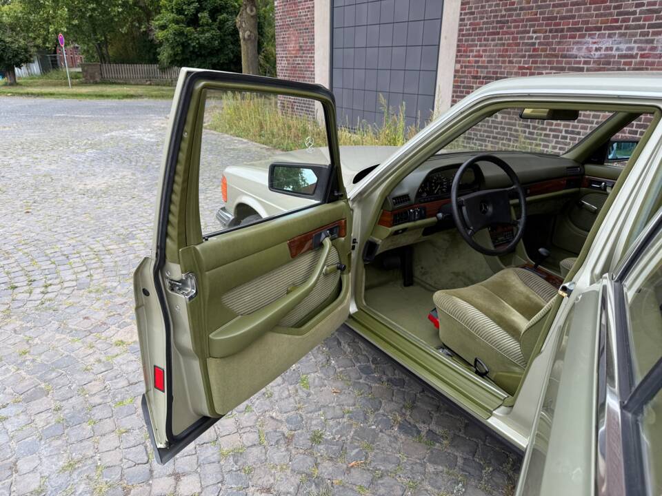 Image 16/34 of Mercedes-Benz 380 SE (1980)