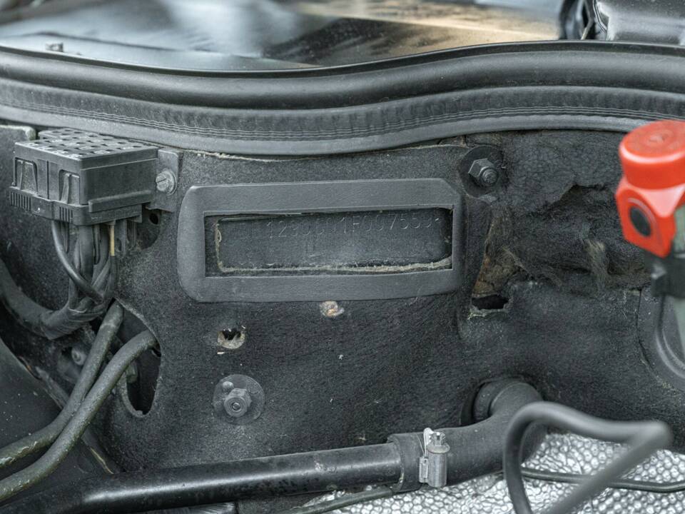 Image 49/50 of Mercedes-Benz 300 SL (1990)