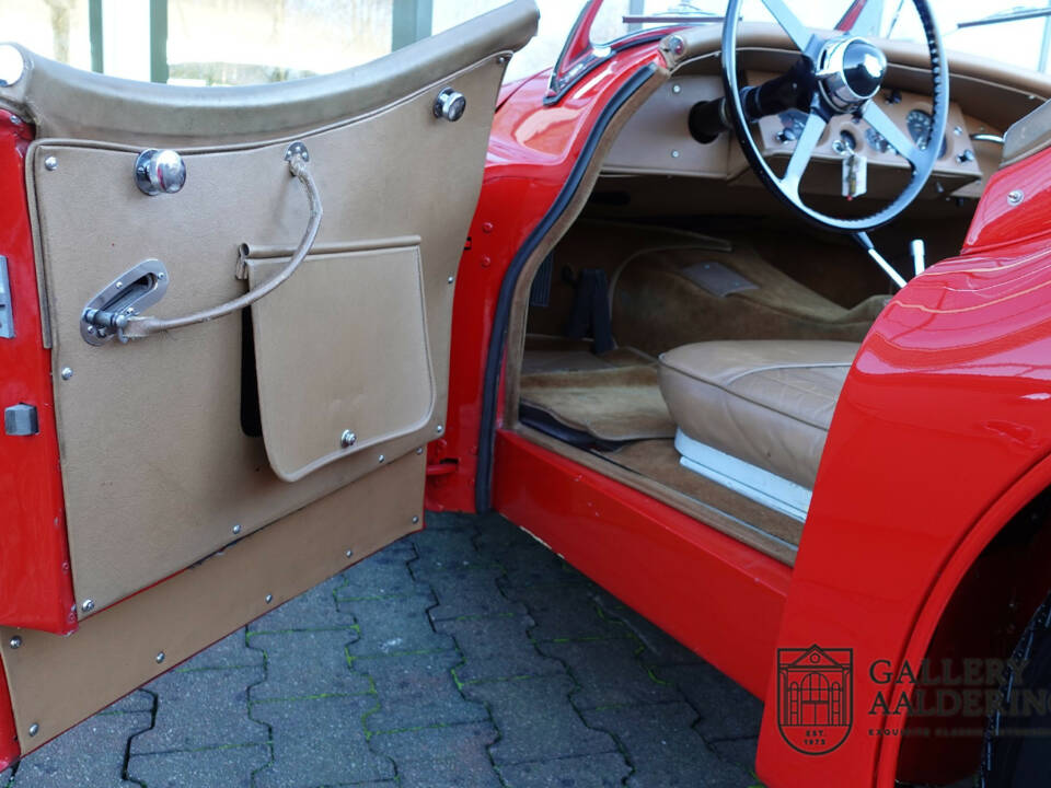 Image 28/50 of Jaguar XK 120 OTS (1954)
