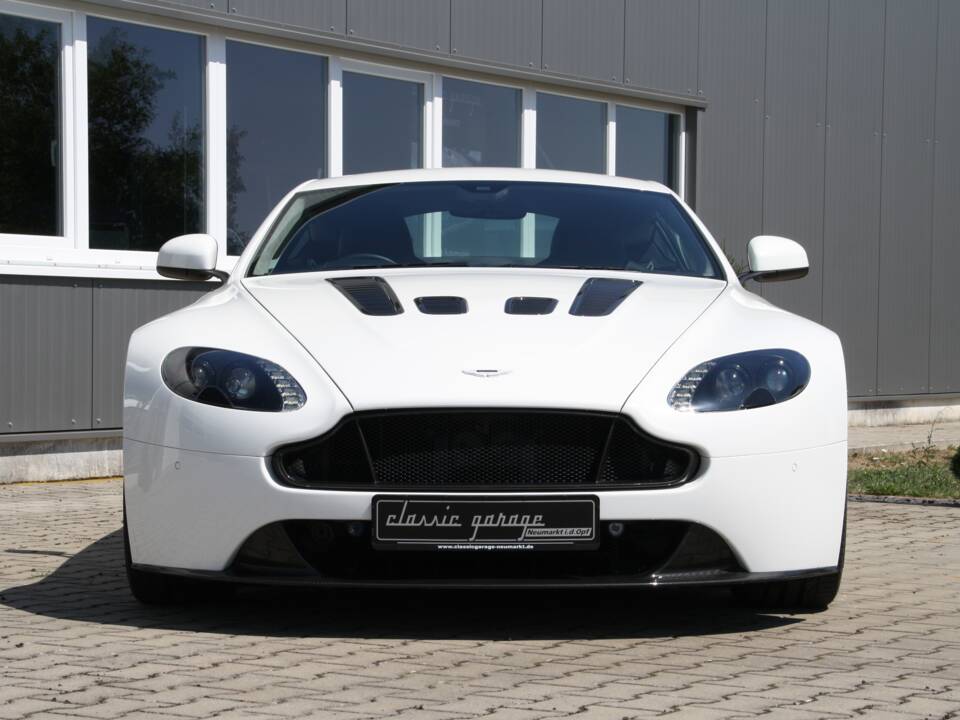 Image 2/24 de Aston Martin V12 Vantage S (2015)