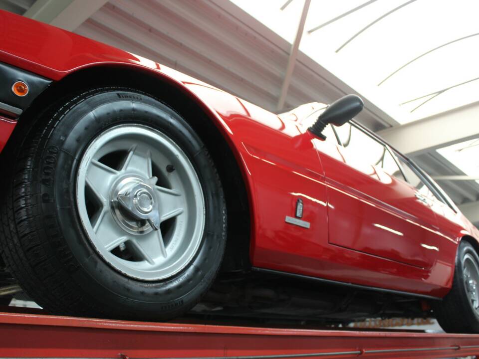 Image 37/50 de Ferrari 365 GT4 2+2 (1974)