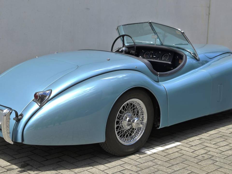 Image 9/50 of Jaguar XK 120 OTS (1952)