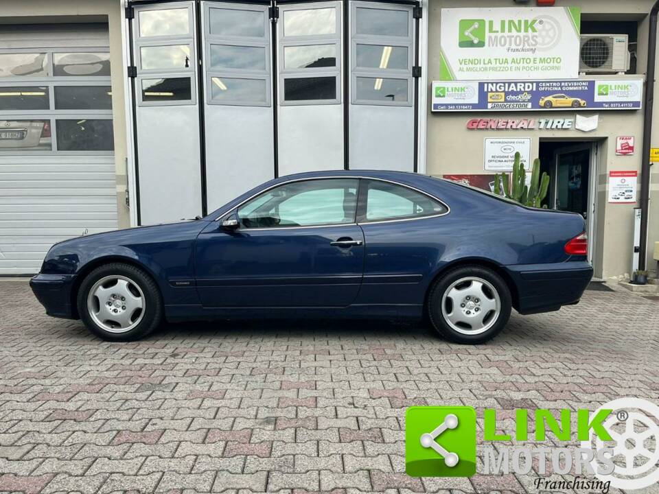 Imagen 9/10 de Mercedes-Benz CLK 200 Kompressor (2000)