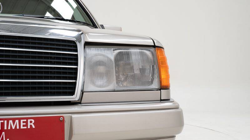 Bild 15/15 von Mercedes-Benz 300 E (1992)