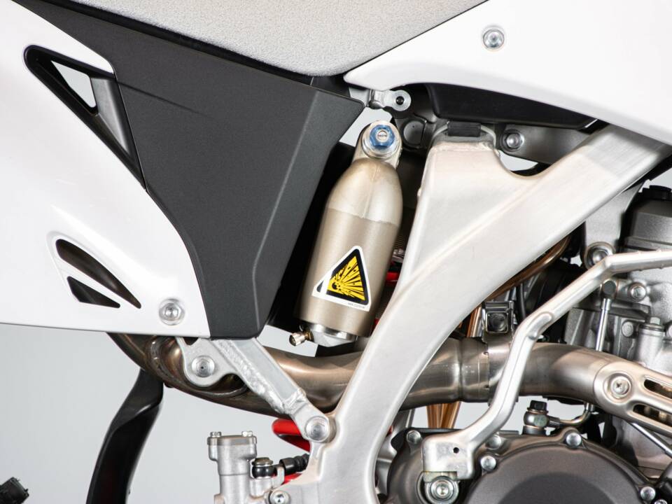 Image 36/50 de Yamaha DUMMY (2008)