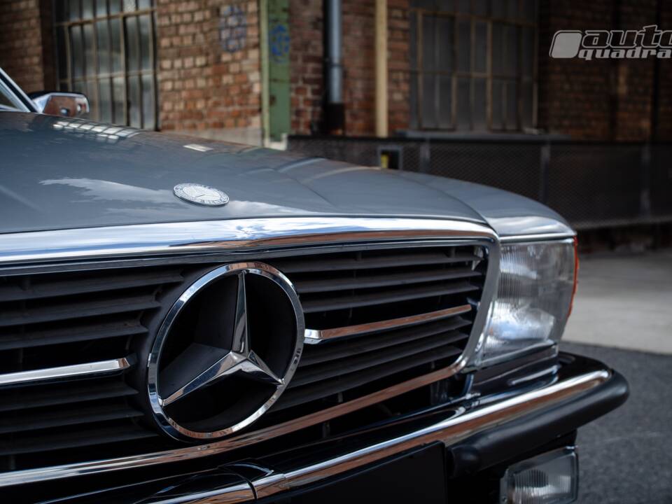 Image 20/23 of Mercedes-Benz 560 SL (1988)