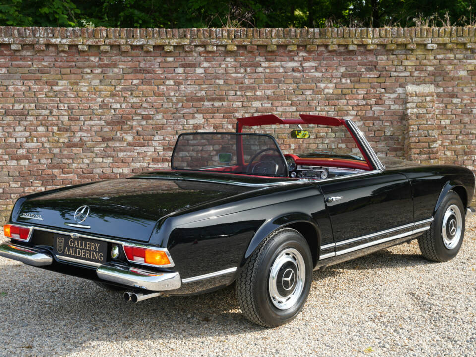 Image 2/50 de Mercedes-Benz 280 SL (1969)