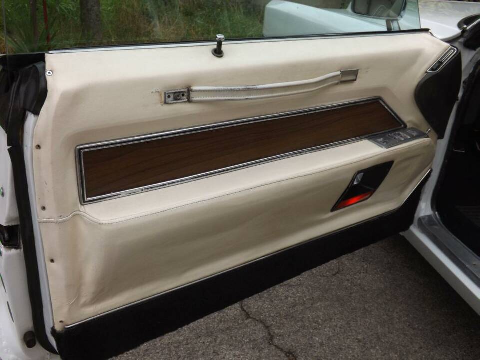 Immagine 42/50 di Cadillac DeVille Convertible (1969)