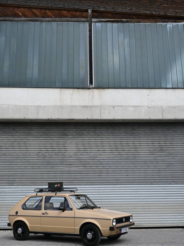 Immagine 2/26 di Volkswagen Golf Mk I 1.1 (1983)