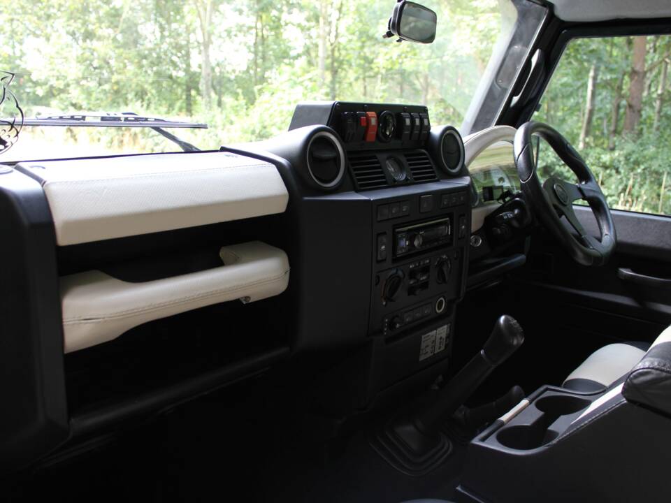 Bild 11/18 von Land Rover Defender 110 (2014)