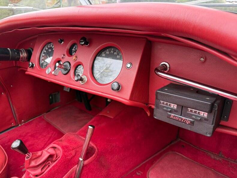 Image 36/50 of Jaguar XK 120 OTS (1953)