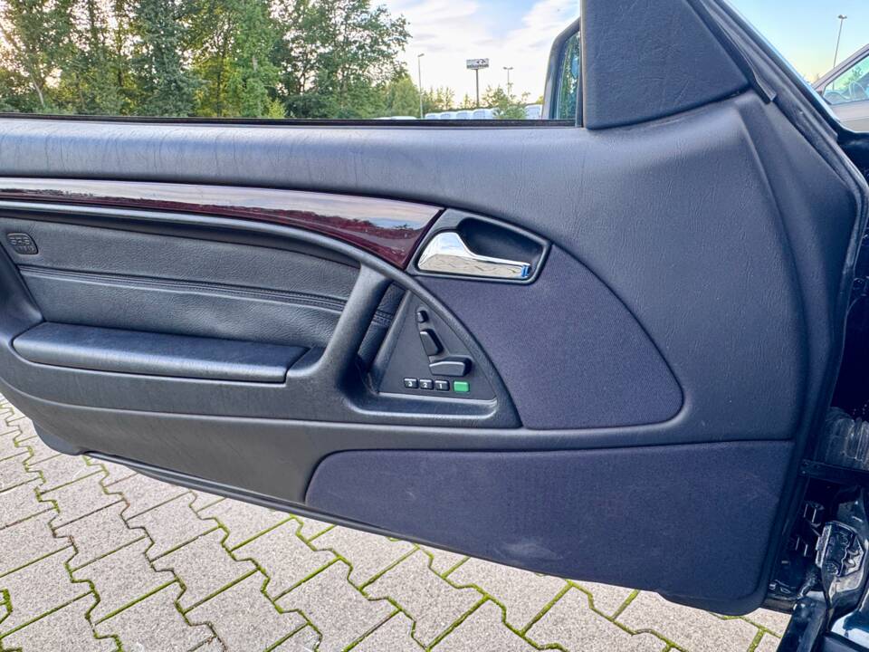 Image 11/49 de Mercedes-Benz SL 500 (1997)